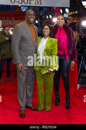 New York, Stati Uniti. Xiii Dec, 2018. Earvin Magic Johnson, Cookie Johnson, EJ Johnson partecipare a "per uccidere un Mockingbird' Broadway apertura notturna al Shubert Theatre Credito: Lev Radin/Pacific Press/Alamy Live News Foto Stock