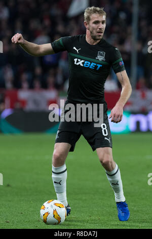 Siviglia, Spagna. Xiii Dec, 2018. Gazinski di krasnodar guidare la sfera durante la gara di Europa League tra Sevilla FC e Krasnodar in Ramón Sánchez Pizjuán Stadium (Siviglia) Credito: Javier Montaño Pacifico/press/Alamy Live News Foto Stock