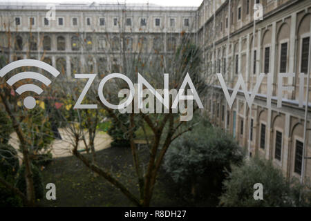 Zona wi-fi presso il Queen Sofia Museum - Museo Nacional Centro de Arte Reina Sofia, Madrid, Spagna Foto Stock