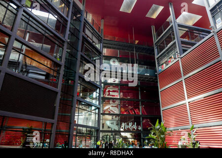 Moderna estensione dall'architetto francese Jean Nouvel, Museo Nacional Centro de Arte Reina Sofia, Madrid, Spagna Foto Stock