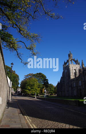 Imperial Crown Tower di Kings College Chapel presso l'Università di Aberdeen su una soleggiata giornata autunnale. La Scozia, Regno Unito. Foto Stock