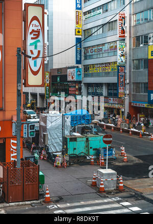 Busy street nel centro di Sapporo, Chuo Ward, Sapporo, Hokkaido, Giappone. Foto Stock