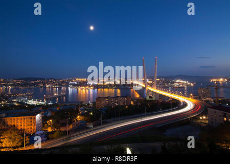 Nuovo ponte sul porto di Vladivostok Foto Stock