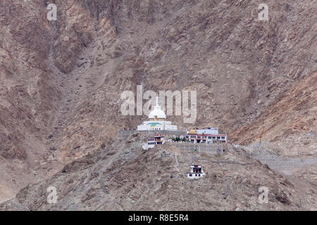 Shanti Stupa, Leh, Ladakh, Jammu e Kashmir India Foto Stock