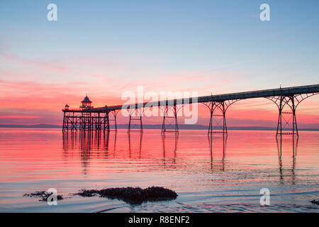 Clevedon pier beach somerset al tramonto Foto Stock