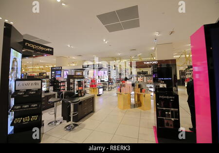 La gente visita Myer department store di Melbourne Australia Foto Stock