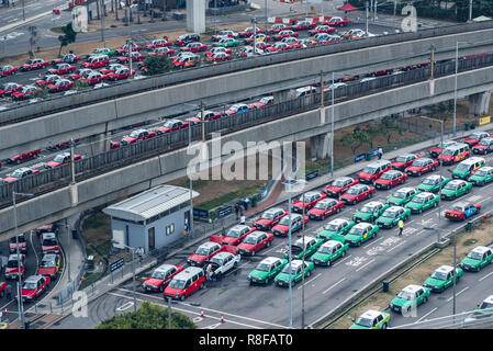 Hong Kong, Aprile 7, 2019: Hong Kong i taxi in attesa per i clienti Foto Stock