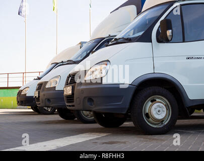 Voronezh, Russia - 23 Giugno 2018: un numero di vetture "Gazzella' è nel parcheggio Foto Stock