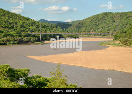 Il Luangwa River Bridge, Luangwa Valley sulla Grande Strada Est, Zambia Foto Stock