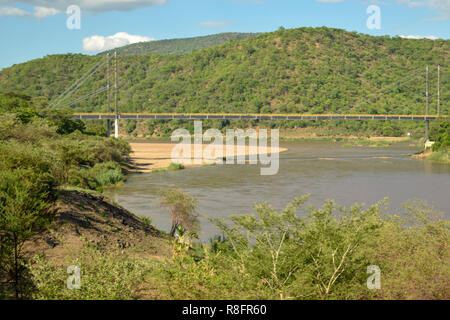 Il Luangwa River Bridge, Luangwa Valley sulla Grande Strada Est, Zambia Foto Stock