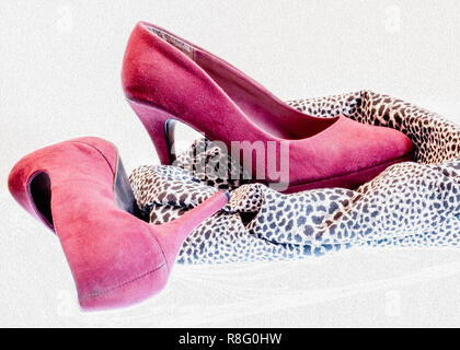 Scarpe di colore rosso su bianco e nero sciarpa reminiscenza di Cruella De Ville Foto Stock