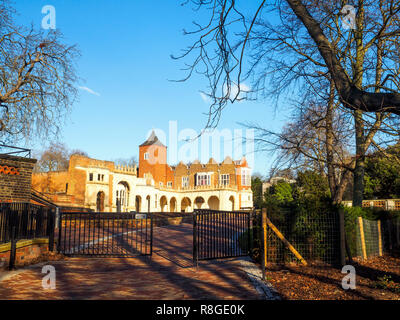 Holland House sud davanti a Holland Park - Londra, Inghilterra Foto Stock