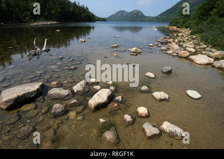 Jordan Pond e le bolle montagne del Parco Nazionale di Acadia, Maine. Foto Stock