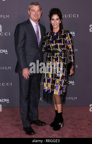 LOS ANGELES, CA, Stati Uniti d'America - novembre 04: Antony Ressler, Jami Gertz arrivano al 2017 LACMA Art + Film gala tenutosi presso il Los Angeles County Museum of Art il 4 novembre 2017 a Los Angeles, California, Stati Uniti. (Foto di Xavier COLLIN/Image Press Agency) Foto Stock