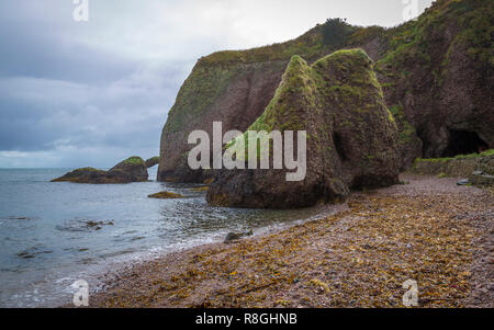 Cushendun Grotte, Ballymena, County Antrim, Irlanda del Nord Foto Stock