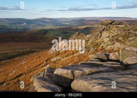 Autunno mattina sul bordo Stanage nel parco nazionale di Peak District, Inghilterra. Foto Stock