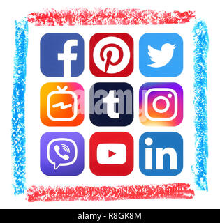 Kiev, Ucraina - 16 Novembre 2018: popolare social media icone stampate su carta con colori pastello disegnati a mano arte telaio: Facebook, Twitter Instagram etc Foto Stock