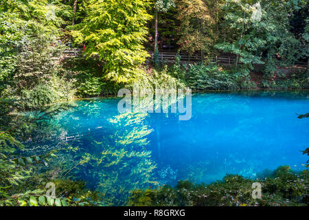 Blautopf, Blaubeuren, Germania Foto Stock