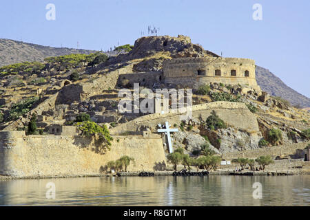 Il tempo di un lebbrosario di Spinalonga nel golfo di Elounda ufficialmente conosciuta come Kalydon off l'isola greca di Creta Grecia Foto Stock