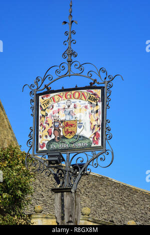 Xvii secolo il Lygon Arms Hotel segno, High Street, Broadway, Worcestershire, England, Regno Unito Foto Stock