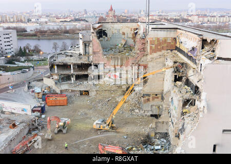 Wien, Vienna: non è più necessario il cinema in demolizione in 22. Donaustadt, Wien, Austria Foto Stock