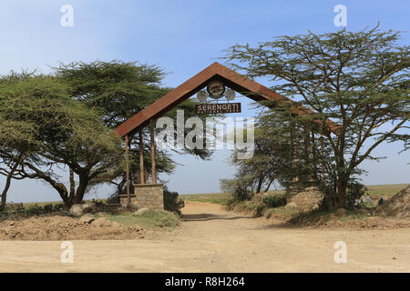 Parco Nazionale del Serengeti cancello di ingresso, Regione di Shinyanga, Tanzania. Foto Stock