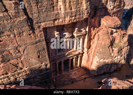 Das Schatzhaus des Pharao Khazne al-Firaun von oben gesehen, Petra, Jordanien, Asien | il tesoro Al Khazneh visto dal di sopra, Petra, Giordania, Foto Stock