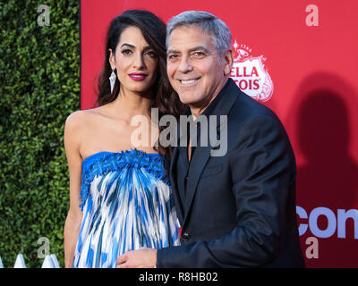 WESTWOOD, Los Angeles, CA, Stati Uniti d'America - 22 ottobre: attrice Amal Clooney (Amal Alamuddin) e il marito/attore George Clooney arriva a Los Angeles prima di Paramount Pictures' 'Suburbicon" tenutasi presso il Regency Village Theatre il 22 ottobre 2017 a Westwood, Los Angeles, California, Stati Uniti. (Foto di Xavier COLLIN/Image Press Agency) Foto Stock