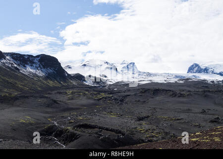 Il ghiacciaio Vatnajokull vicino area Kverfjoll, Islanda paesaggio. Kverkfjoll mountain Foto Stock