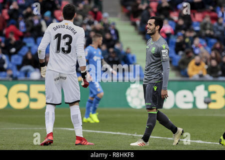 Getafe, Madrid, Spagna. 15 Dic, 2018. Getafe CF del David di Soria e Real Sociedad di Juan Miguel Jimenez sono visto in azione durante la Liga partita di calcio tra Getafe CF e Real Sociedad al Coliseum Alfonso Perez a Getafe, Spagna. Credito: Legan P. macis/SOPA Immagini/ZUMA filo/Alamy Live News Foto Stock