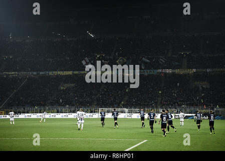 Milano, Italia. 15 dic 2018. Una vista generale della serie di una partita di calcio, Inter Milan vs Udinese Calcio a allo Stadio Meazza San Siro di Milano, in Italia il 15 dicembre 2018 Credit: Piero Cruciatti/Alamy Live News Foto Stock