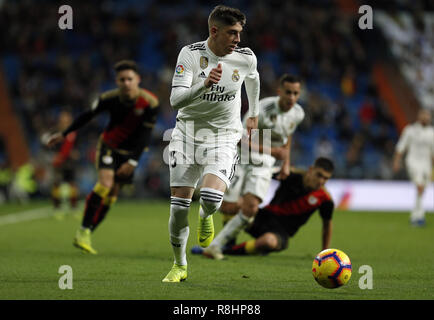 Madrid, Madrid, Spagna. 15 Dic, 2018. Fede Valverde (Real Madrid) visto in azione durante la Liga partita di calcio tra il Real Madrid e Rayo Vallecano al Estadio Santiago Bernabéu di Madrid. Credito: Manu Reino/SOPA Immagini/ZUMA filo/Alamy Live News Foto Stock