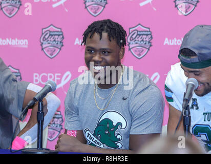 Orlando, Florida, Stati Uniti d'America. 15 Dic, 2018. Gioco MVP Dario bradwll #10 parla di media a cura AutoNation ciotola post-gioco conferenza stampa al Camping World Stadium in Orlando, Florida. Kyle Okita/CSM/Alamy Live News Foto Stock