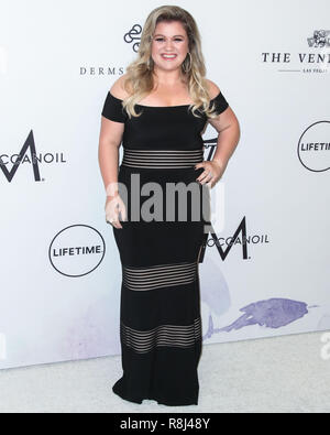 BEVERLY HILLS, Los Angeles, CA, Stati Uniti d'America - 13 ottobre: cantante Kelly Clarkson arriva alla varietà del potere delle donne Los Angeles 2017 tenutasi al Beverly Wilshire Hotel Il 13 ottobre 2017 in Beverly Hills Los Angeles, California, Stati Uniti. (Foto di Xavier COLLIN/Image Press Agency) Foto Stock