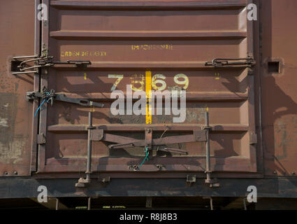 In disuso carrozze ferroviarie, motori e stock nell'ex Artigas della stazione ferroviaria centrale di Montevideo, Uruguay,America del Sud Foto Stock