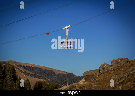 Mit der Seilbahn auf den Säntis der Schweizer Alpen Foto Stock