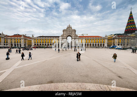 Lisbona, Portogallo - Novembre 17, 2018: vista del Comercio quadrato (Praca do Comercio), nella città di Lisbona, Portogallo; Foto Stock