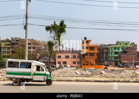 La guida carrello down road a Kathmandu in Nepal Foto Stock