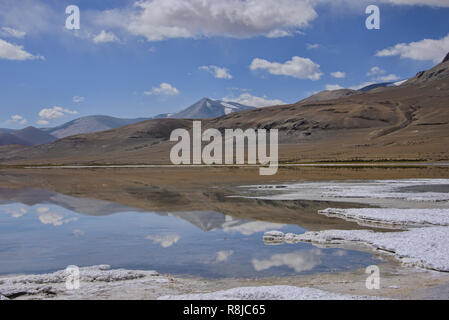 Il Trekking lungo il Tso Kar Lago, Ladakh, Indiavi Foto Stock