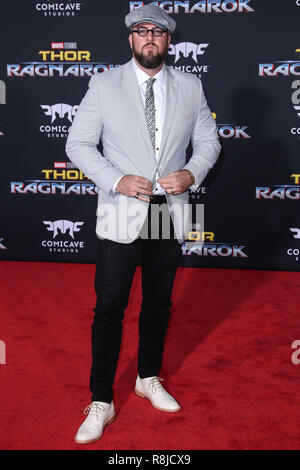 HOLLYWOOD, Los Angeles, CA, Stati Uniti d'America - 10 ottobre: Chris Sullivan alla Premiere mondiale di Disney e meraviglia che "Thor: Ragnarok" tenutasi presso l'El Capitan theater su ottobre 10, 2017 a Hollywood e Los Angeles, California, Stati Uniti. (Foto di Xavier COLLIN/Image Press Agency) Foto Stock