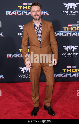 HOLLYWOOD, Los Angeles, CA, Stati Uniti d'America - 10 ottobre: Chris Hardwick presso la Premiere mondiale di Disney e meraviglia che "Thor: Ragnarok" tenutasi presso l'El Capitan theater su ottobre 10, 2017 a Hollywood e Los Angeles, California, Stati Uniti. (Foto di Xavier COLLIN/Image Press Agency) Foto Stock