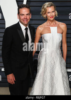 BEVERLY HILLS, Los Angeles, CA, Stati Uniti d'America - 26 febbraio: Lachlan Murdoch, Sarah Murdoch arriva a 2017 Vanity Fair Oscar Party a Wallis Annenberg Center for the Performing Arts nel febbraio 26, 2017 a Beverly Hills Los Angeles, California, Stati Uniti. (Foto di Xavier COLLIN/Image Press Agency) Foto Stock