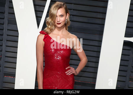 BEVERLY HILLS, Los Angeles, CA, Stati Uniti d'America - 26 febbraio: Karlie Kloss arriva a 2017 Vanity Fair Oscar Party a Wallis Annenberg Center for the Performing Arts nel febbraio 26, 2017 a Beverly Hills Los Angeles, California, Stati Uniti. (Foto di Xavier COLLIN/Image Press Agency) Foto Stock