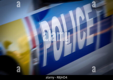 Lato isolato colpo di un veicolo di polizia Foto Stock