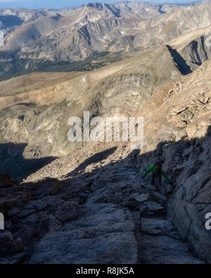 Avvicinando la vetta della più alta montagna nel Parco Nazionale delle Montagne Rocciose. Foto Stock