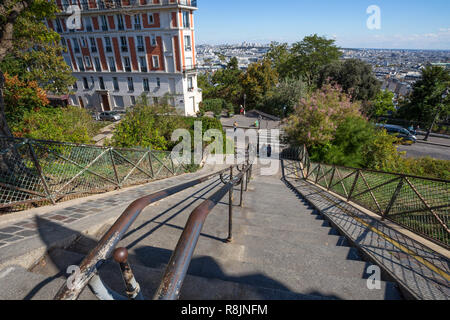 Parigi, Francia, 7 settembre 2018 - scala ripida in Montmartre, Parigi, Francia Foto Stock