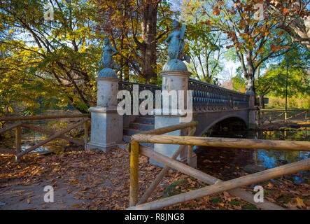 Autunno nel parco Sempione a Milano, Italia Foto Stock