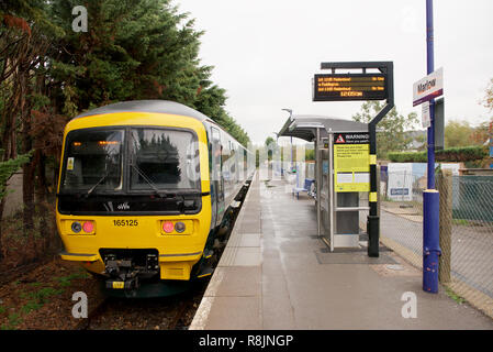 Classe 165 Diesel Multiple Unit a Marlow stazione nel Buckinghamshire, Inghilterra Foto Stock