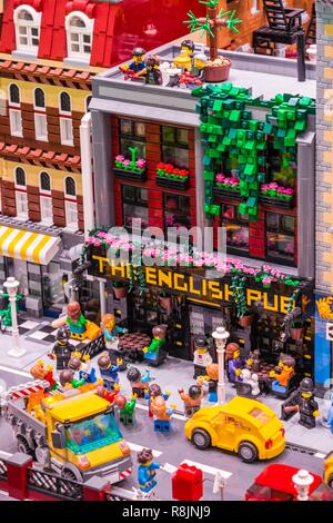 Danimarca, nello Jutland, Billund, LEGO® House è la LEGO® centro sperimentale per il pubblico in generale con 25 milioni di mattoni a disposizione oltre 12.000 m2 in sei zone: la zona rossa dedicata alla capacità creative, qui la zona verde di sviluppare le competenze sociali, la zona gialla di esprimere le competenze emozionali, zona blu per il risveglio delle abilità cognitive, la zona di opere monumentali e la metropolitana il museo storico, Foto Stock