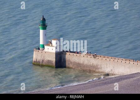 Francia, Seine Maritime, Le Treport, jetty e il faro Foto Stock